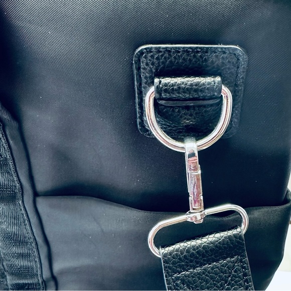 Rachel Zoe Black 2 PC Travel Tote Bag with Wristlet Detachable Shoulder Strap - Picture 7 of 16